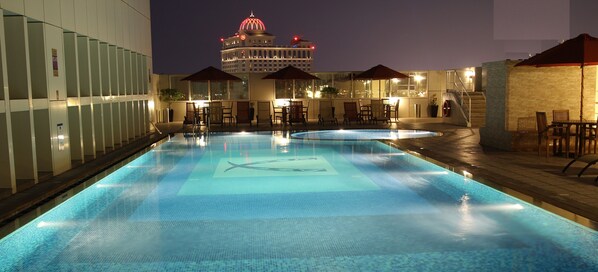 Outdoor pool, pool umbrellas