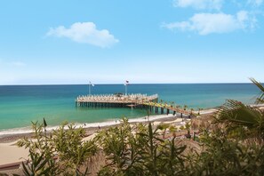 Private beach, sun-loungers, beach umbrellas, beach bar - Botanik Platinum - All Inclusive (Alanya)