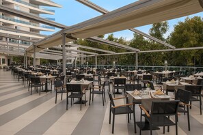 6 restaurants, breakfast, lunch, dinner served; international cuisine  - Botanik Platinum - All Inclusive (Alanya)