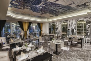 6 restaurants, breakfast, lunch, dinner served; international cuisine  - Botanik Platinum - All Inclusive (Alanya)