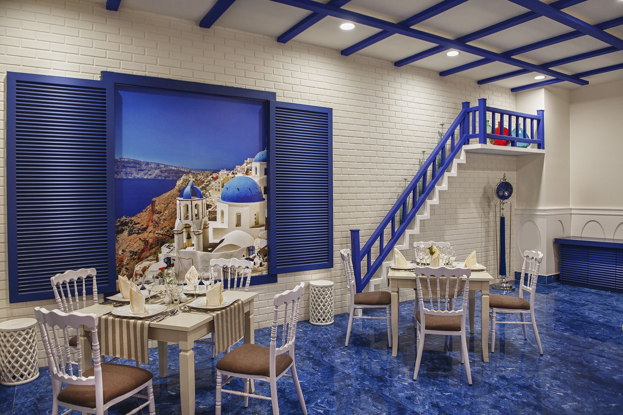 6 restaurants, breakfast, lunch, dinner served; international cuisine