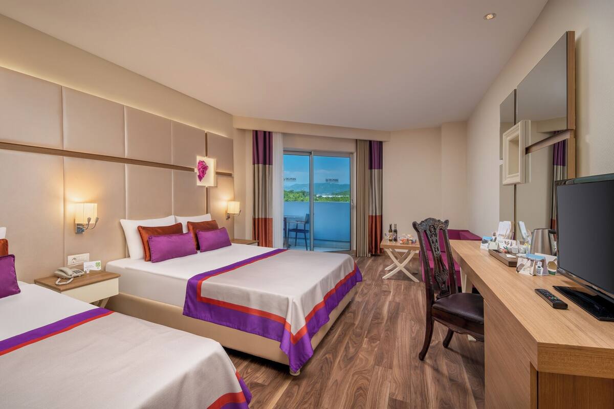 Standard Room | Minibar, in-room safe, desk, soundproofing