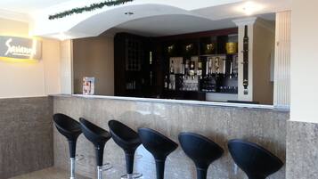 Bar (trong khuôn viên)