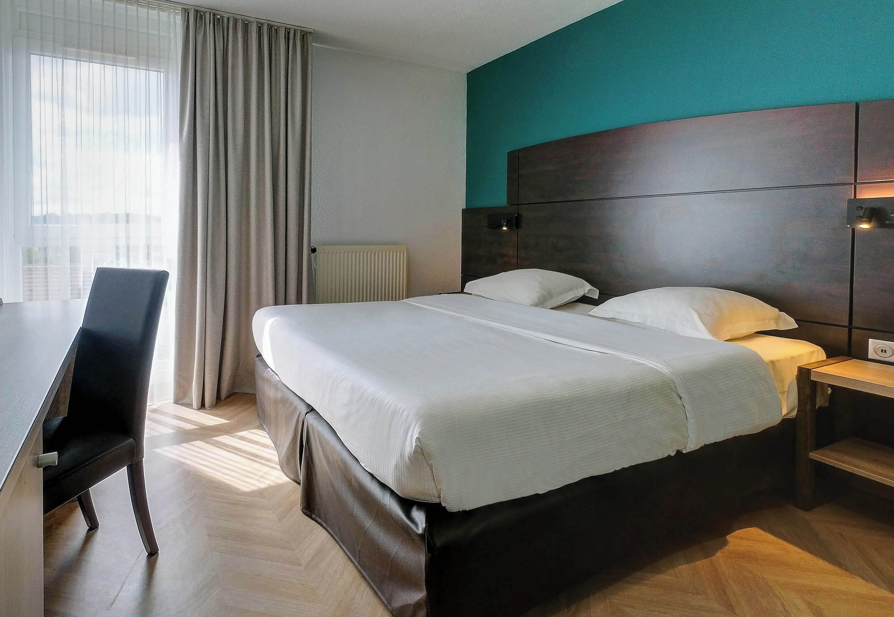 standard double room | premium bedding, in-room safe, desk, blackout curtains