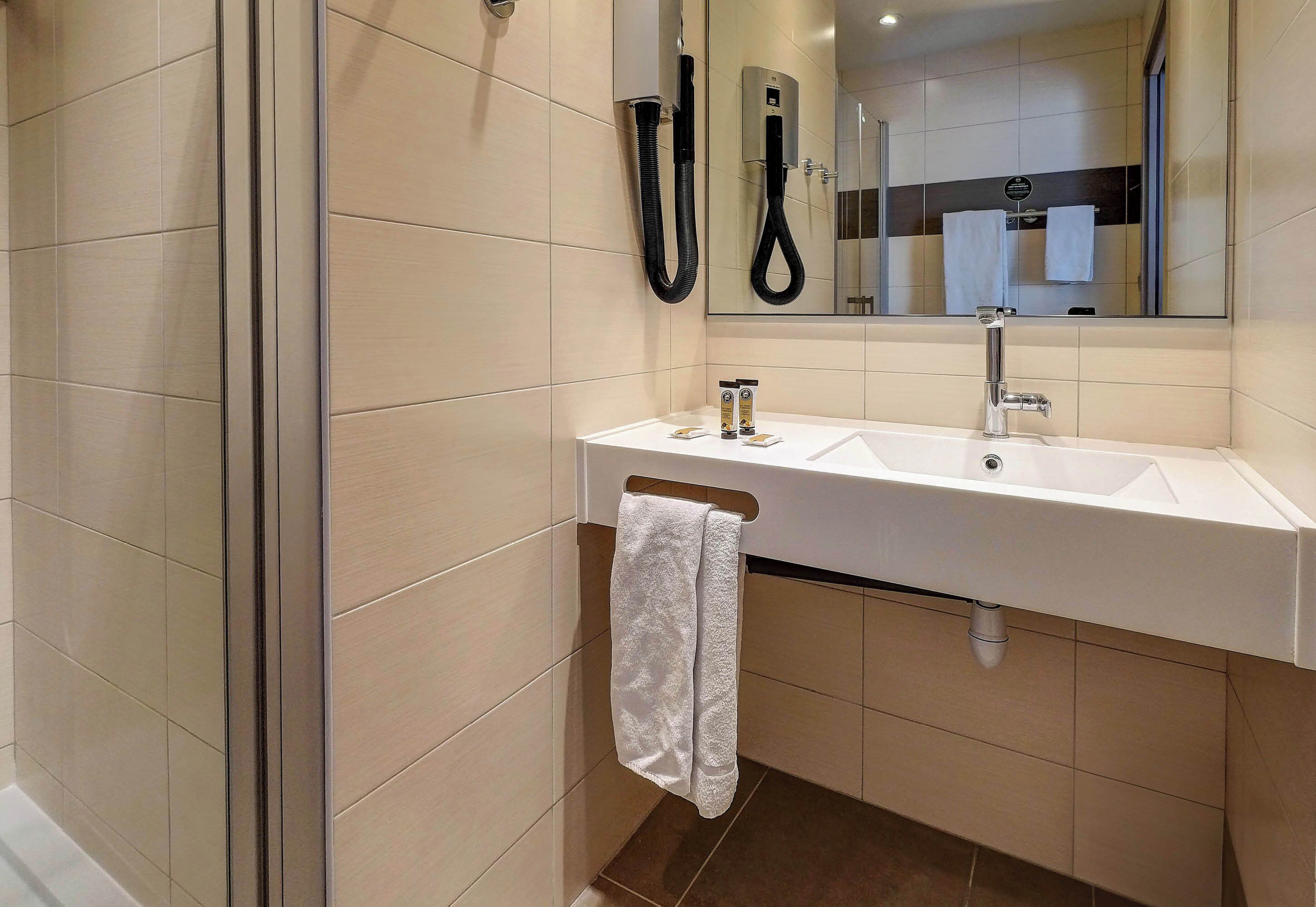 shower, free toiletries, hair dryer, towels