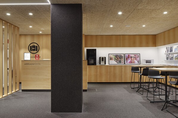 Reception - Hostal Arriazu (Pamplona)
