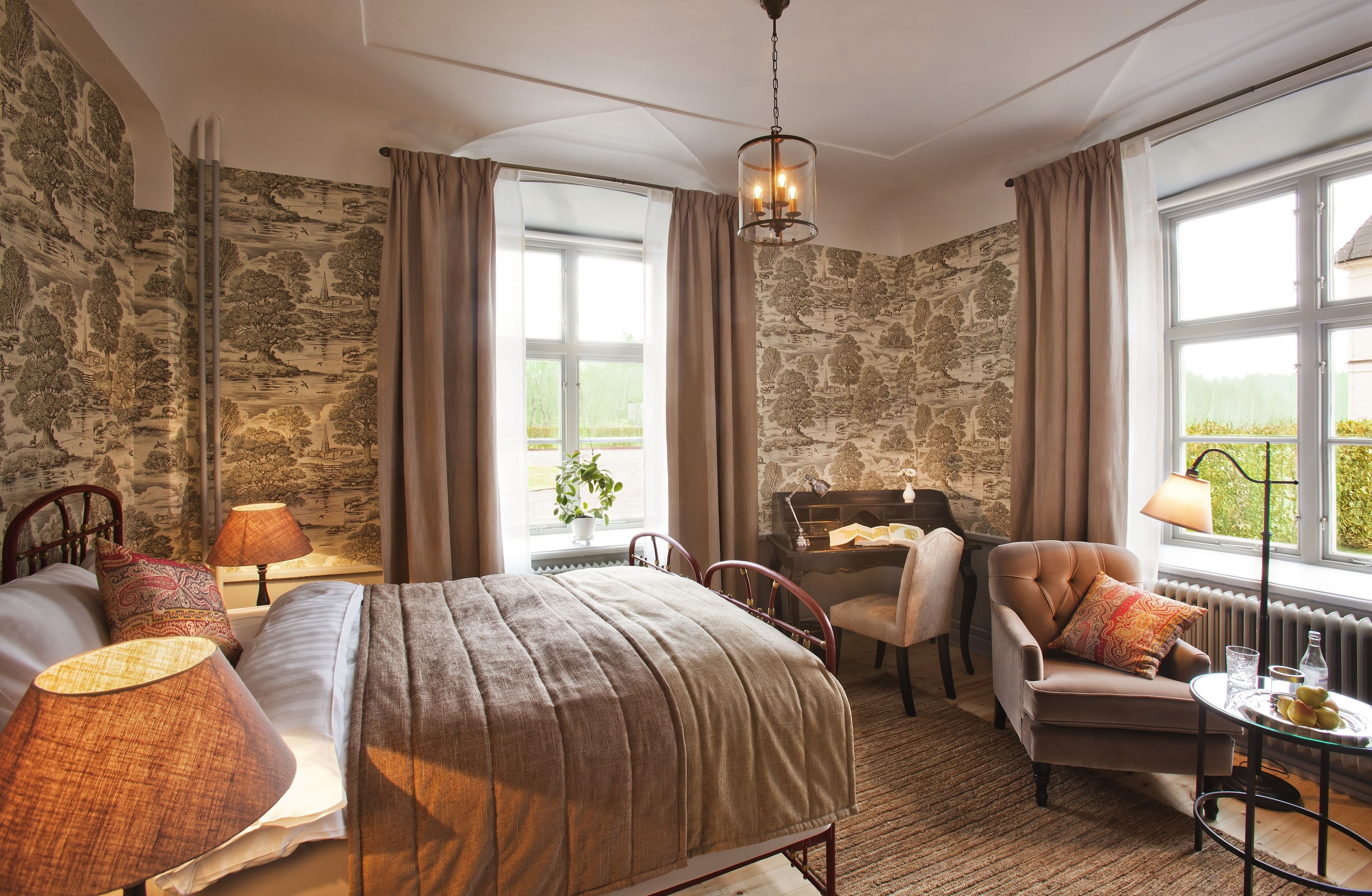 individually decorated, individually furnished, free wifi, bed sheets