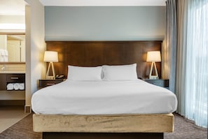 1 bedroom, premium bedding, desk, laptop workspace