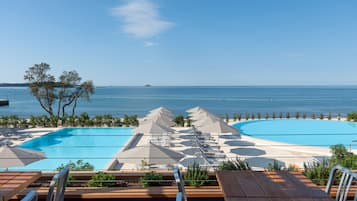 2 piscines extérieures