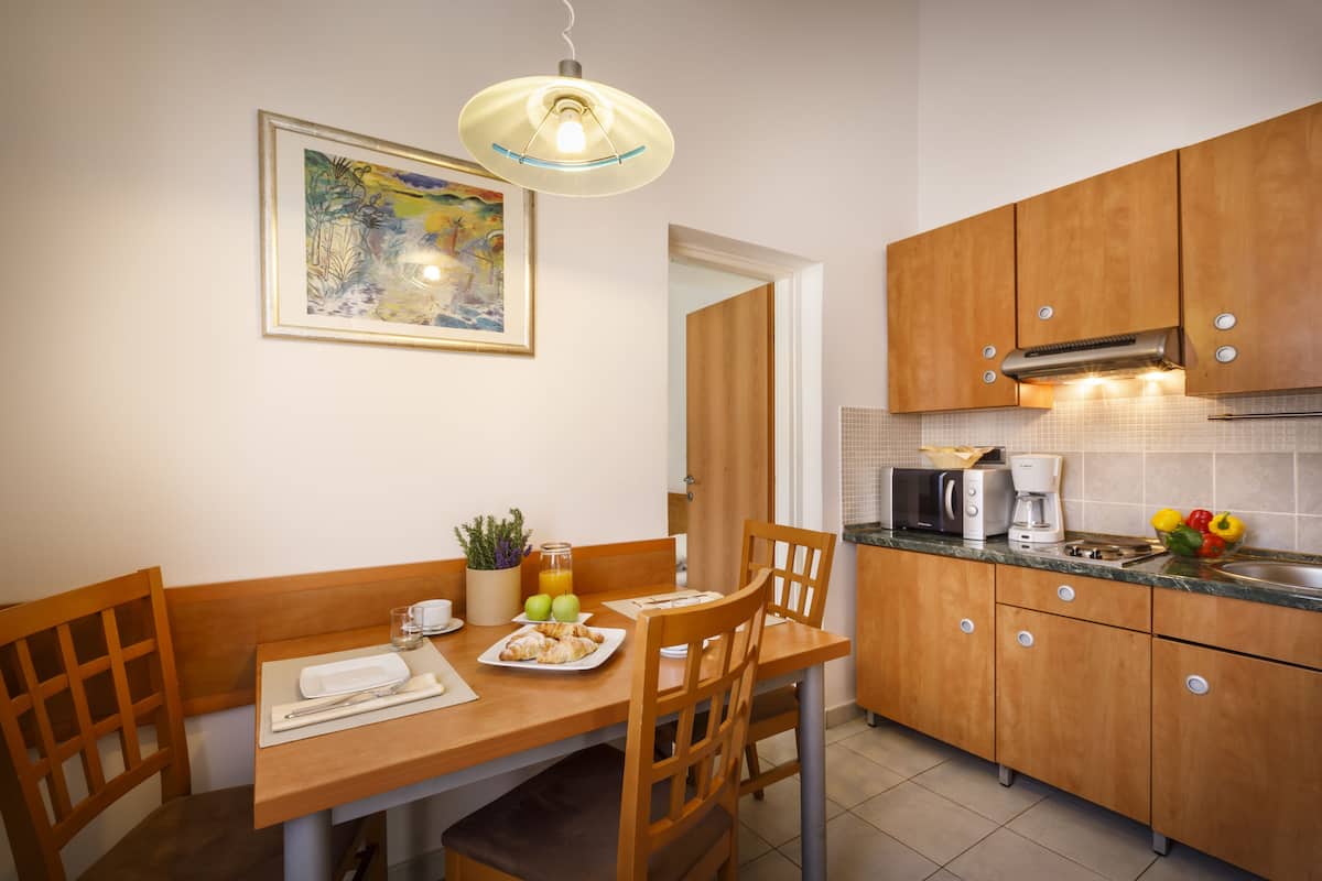 Standard Apartment, 1 Bedroom | Private kitchen | Coffee/tea maker, fridge, microwave, stovetop