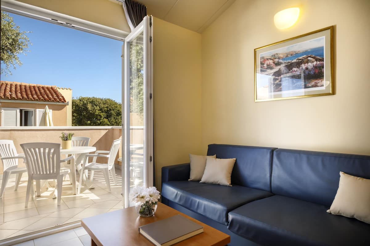 Standard Apartment | Living room | TV