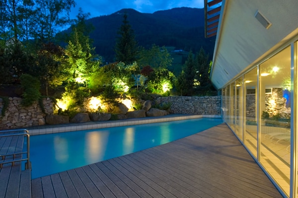 Kolam renang tertutup, kolam renang terbuka, payung kolam