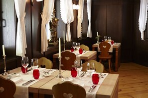 Dinner served, Italian cuisine, al fresco dining 