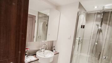 Appartement, 2 slaapkamers | Individueel gedecoreerd, individueel gemeubileerd, geluiddichte muren