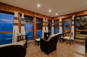 身体护理、深层组织按摩、海滩按摩、体膜护理、身体磨砂、海水浴疗法