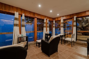 Soins corporels, massages des tissus profonds, massages sur la plage