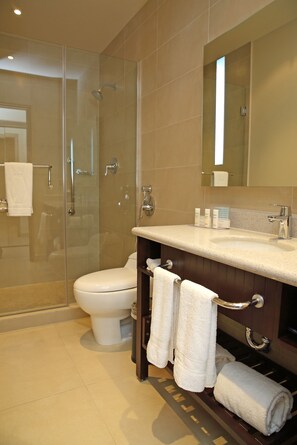 Peralatan tempat tidur premium, peti besi dalam bilik, meja 