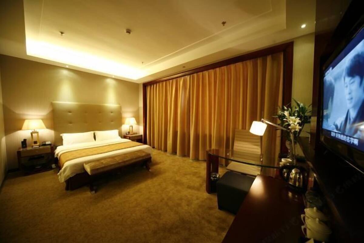 Minibar, két bảo mật tại phòng, đồng hồ báo thức 