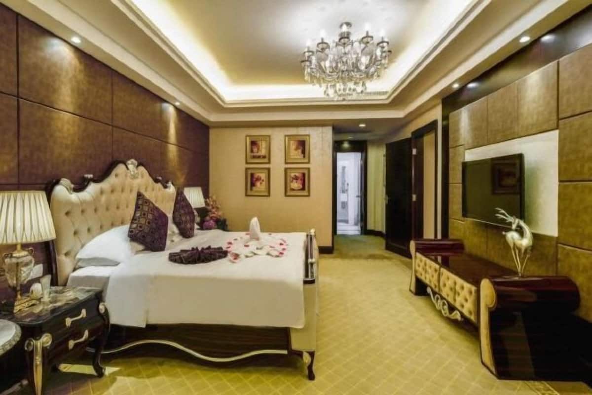 Minibar, in-room safe, desk, soundproofing