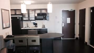 Premium bedding, desk, iron/ironing board, free WiFi