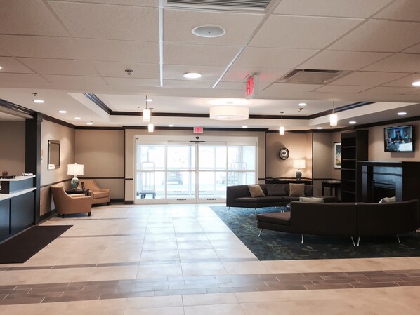 Lobby - Candlewood Suites Youngstown W I-80 Niles Area by IHG (Austintown)
