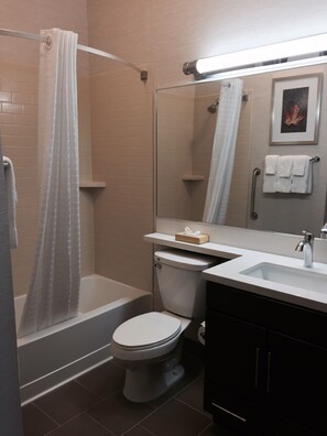 Combined shower/bathtub, deep-soaking bathtub, free toiletries, towels - Candlewood Suites Youngstown W I-80 Niles Area by IHG (Austintown)