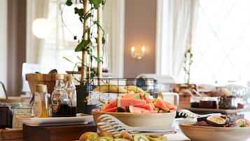 Bao gồm bữa sáng buffet vào các ngày trong tuần