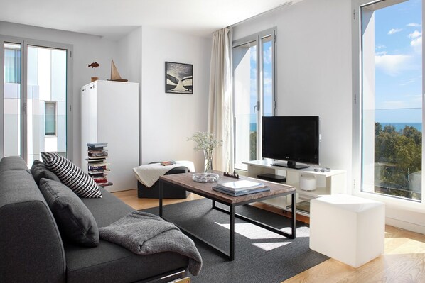Exclusive Apartment, 1 Bedroom, Beach View | Living area
