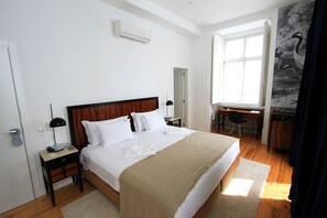 Cubrecamas, colchones con efecto memoria y minibar 