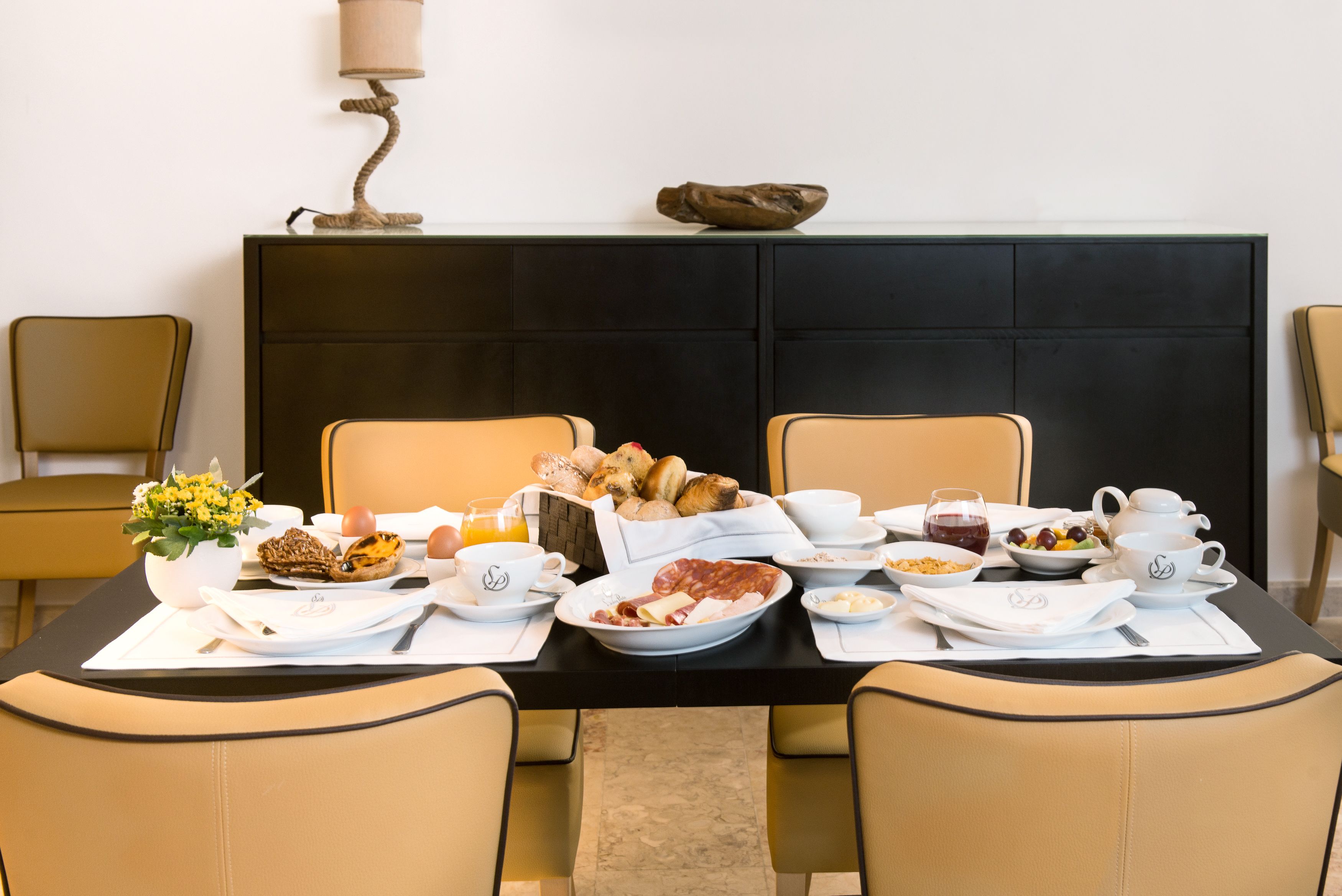 daily cooked-to-order breakfast (eur 14 per person)