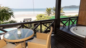 Suite | Outdoor spa tub