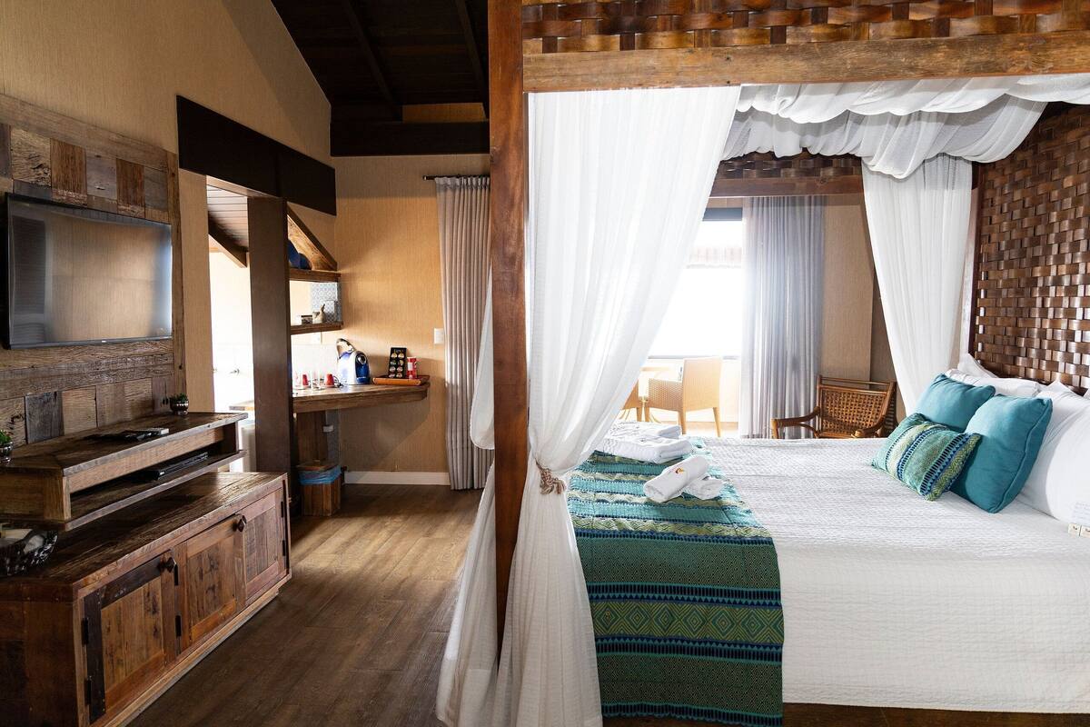Suite | 1 dormitorio, minibar, caja fuerte y cortinas opacas