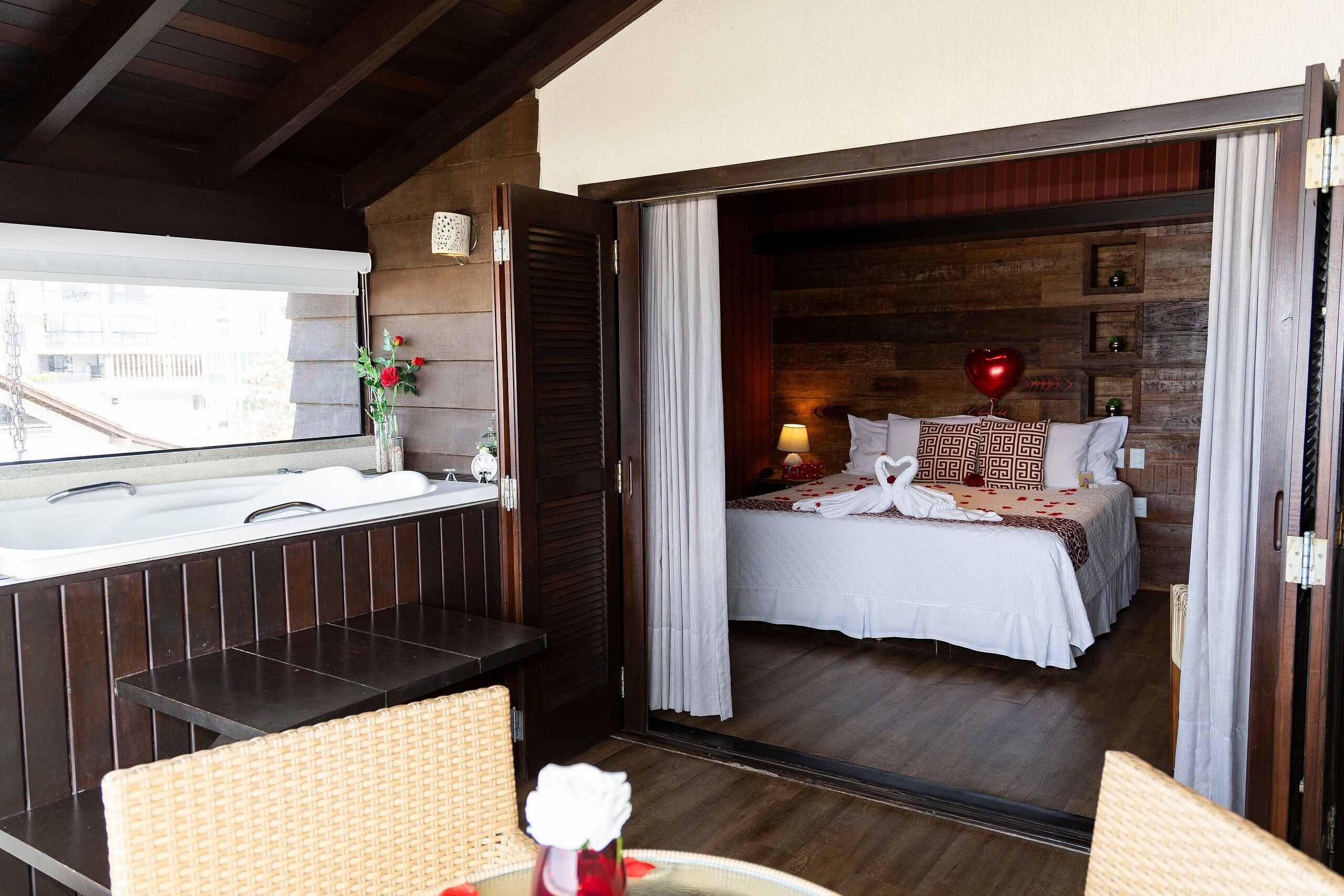 Suíte | 1 quarto, frigobar, cofres nos quartos, individualmente decorados