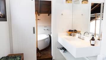 Suite | Bathroom