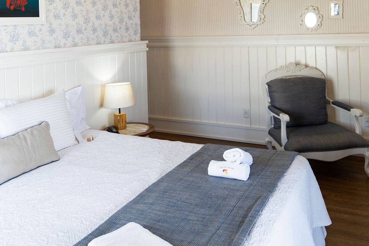 Suite Luxury, 1 letto king, idromassaggio, vista mare | 1 camera, minibar, una cassaforte in camera, con stile personalizzato