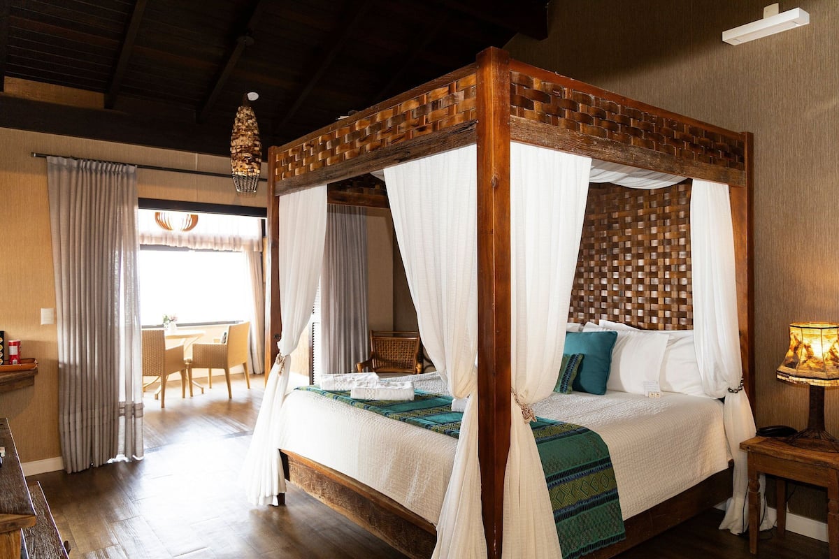 Suite Premium, 1 letto king, idromassaggio, vista mare | 1 camera, minibar, una cassaforte in camera, con stile personalizzato