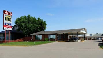 Vista frontal de la propiedad