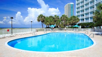 2 Außenpools, beheizter Pool, Sonnenschirme, Liegestühle