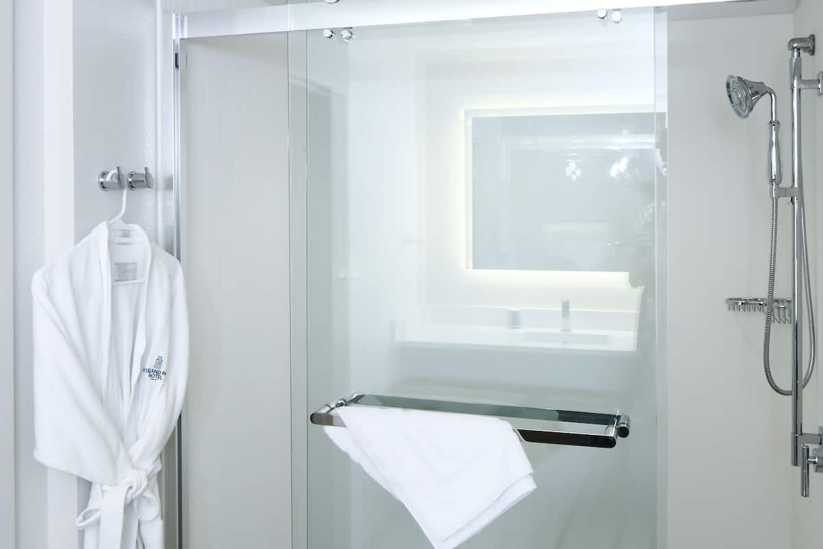 Shower, free toiletries, hair dryer, towels