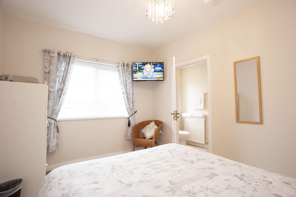Single Room, Private Bathroom