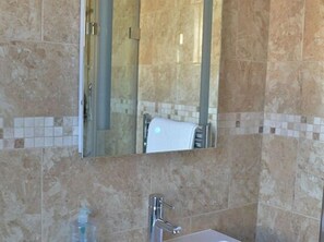 套房, 公共浴室, 花园景观 (Room Only ) | 浴室