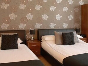 Suite - eget badeværelse (Small  (Room Only))