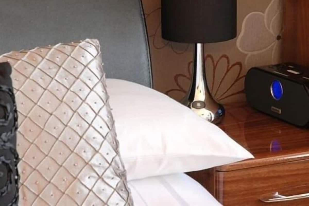 Single Room, Shared Bathroom ( (Room Only))