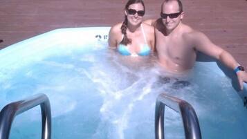 Bañera de hidromasaje exterior