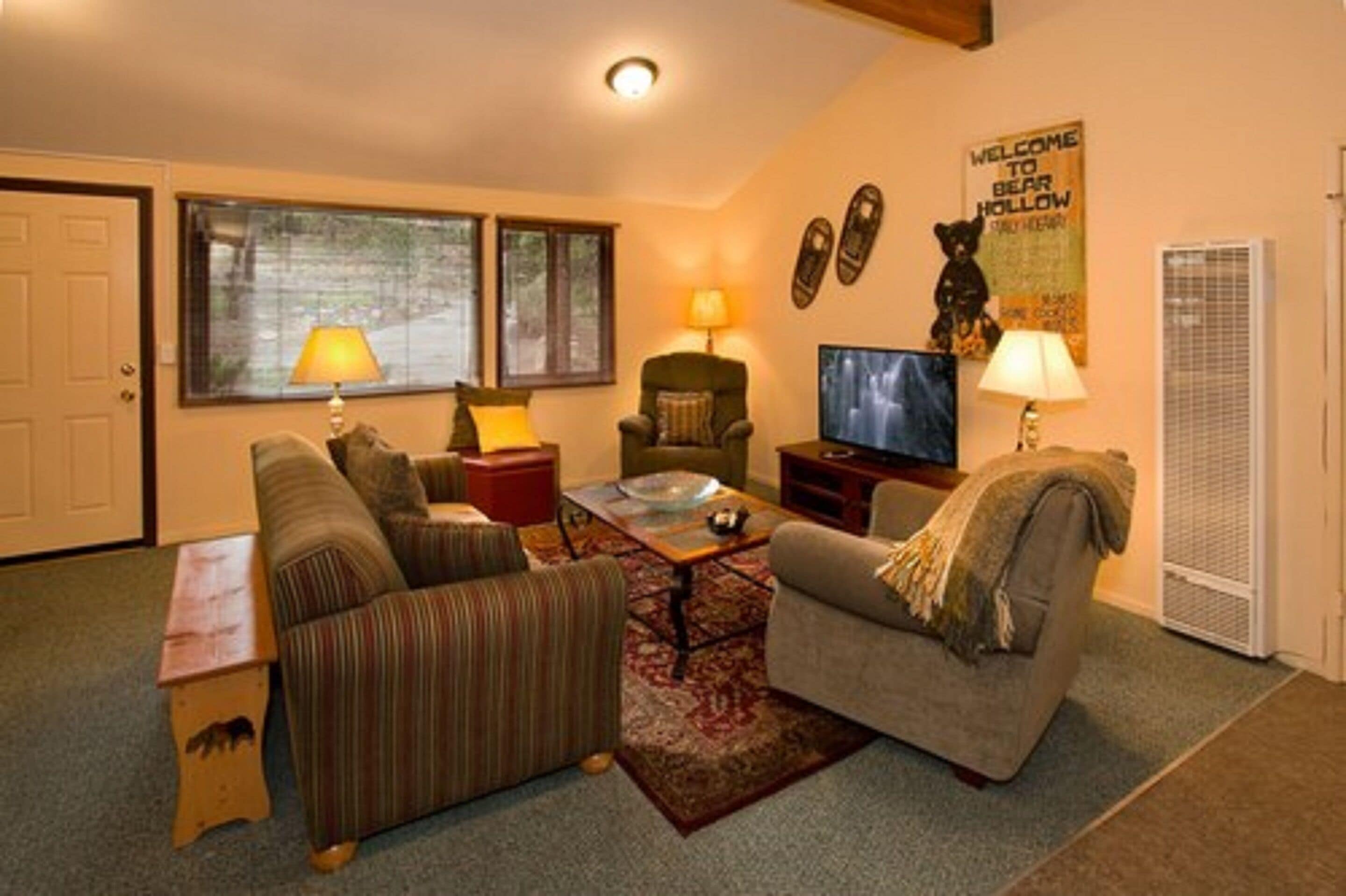 Chalet, 2 slaapkamers | Woonruimte | Flatscreentelevisie