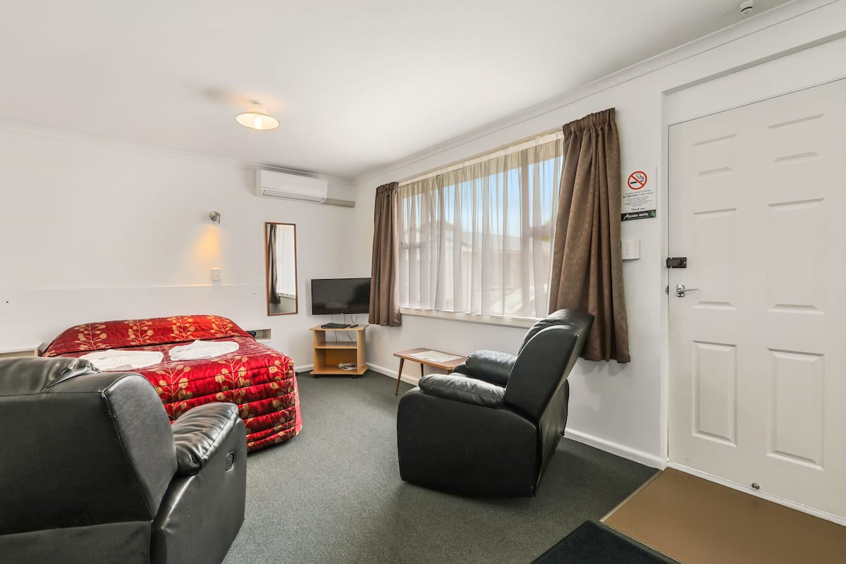 One Bedroom Studio | 2 bedrooms, blackout drapes, iron/ironing board, free cribs/infant beds