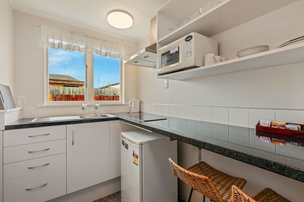 Classic Studio | Private kitchenette | Microwave, stovetop, coffee/tea maker, electric kettle