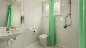 Studio, akses difabel | Kamar mandi | Perlengkapan mandi gratis, pengering rambut, dan handuk