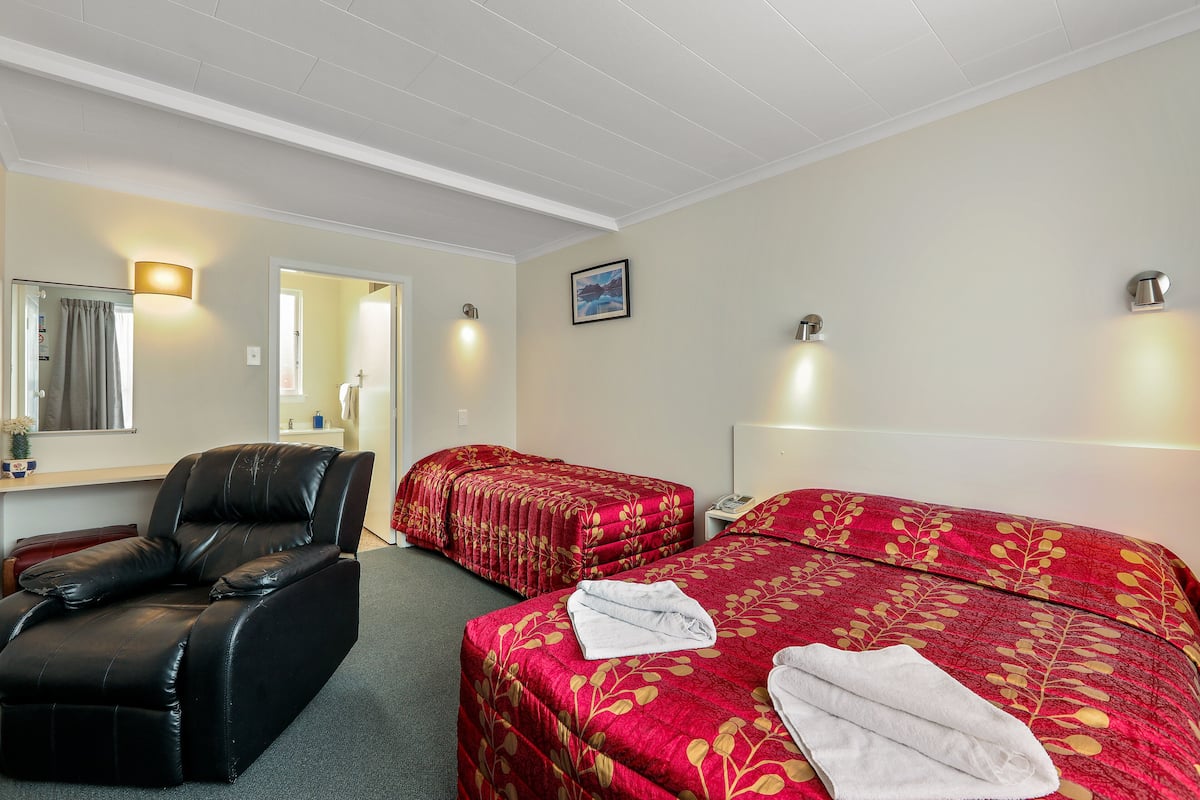 Classic Studio | 2 bedrooms, blackout drapes, iron/ironing board, free cribs/infant beds