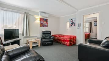 Suite familiar, 2 habitaciones | 2 habitaciones, cortinas blackout y tabla de planchar con plancha